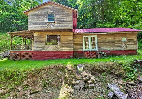 21 Acres of Recreational Land with Home for Sale in McVeigh, Kentucky