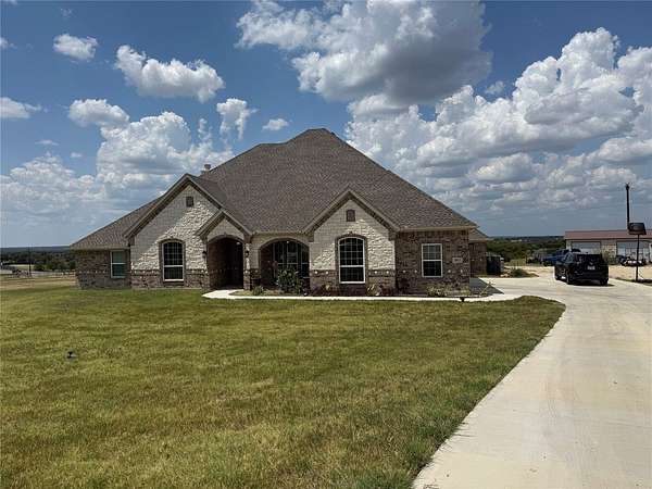 2 Acres of Land with Home for Lease in Weatherford, Texas
