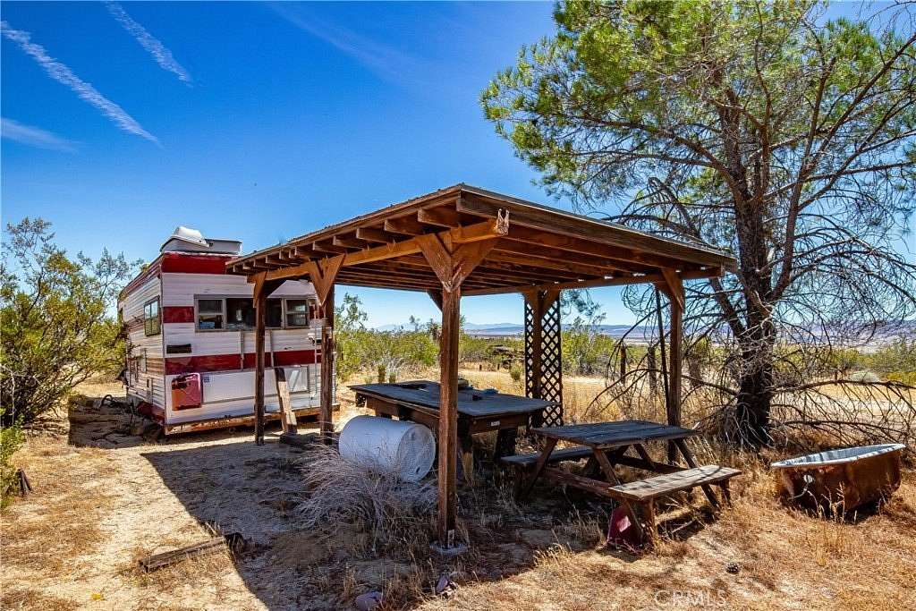 10 Acres of Recreational Land for Sale in Rosamond, California