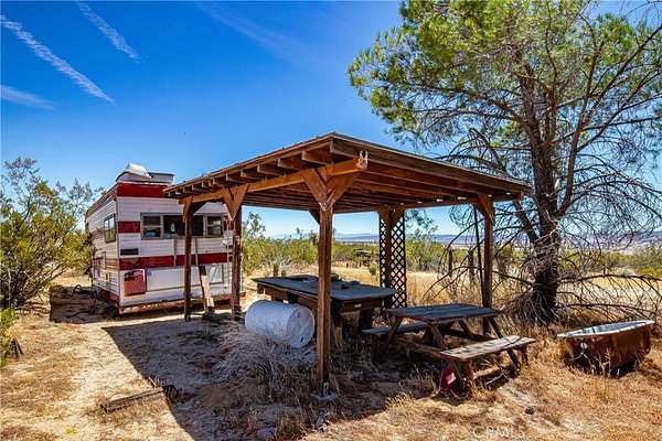 10 Acres of Recreational Land for Sale in Rosamond, California