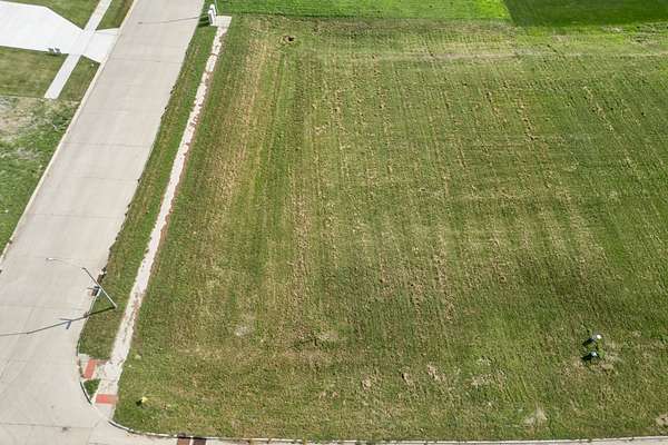 0.37 Acres of Residential Land for Sale in Urbandale, Iowa