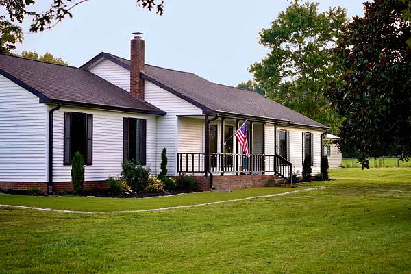 5 Acres of Land with Home for Sale in Springfield, Tennessee