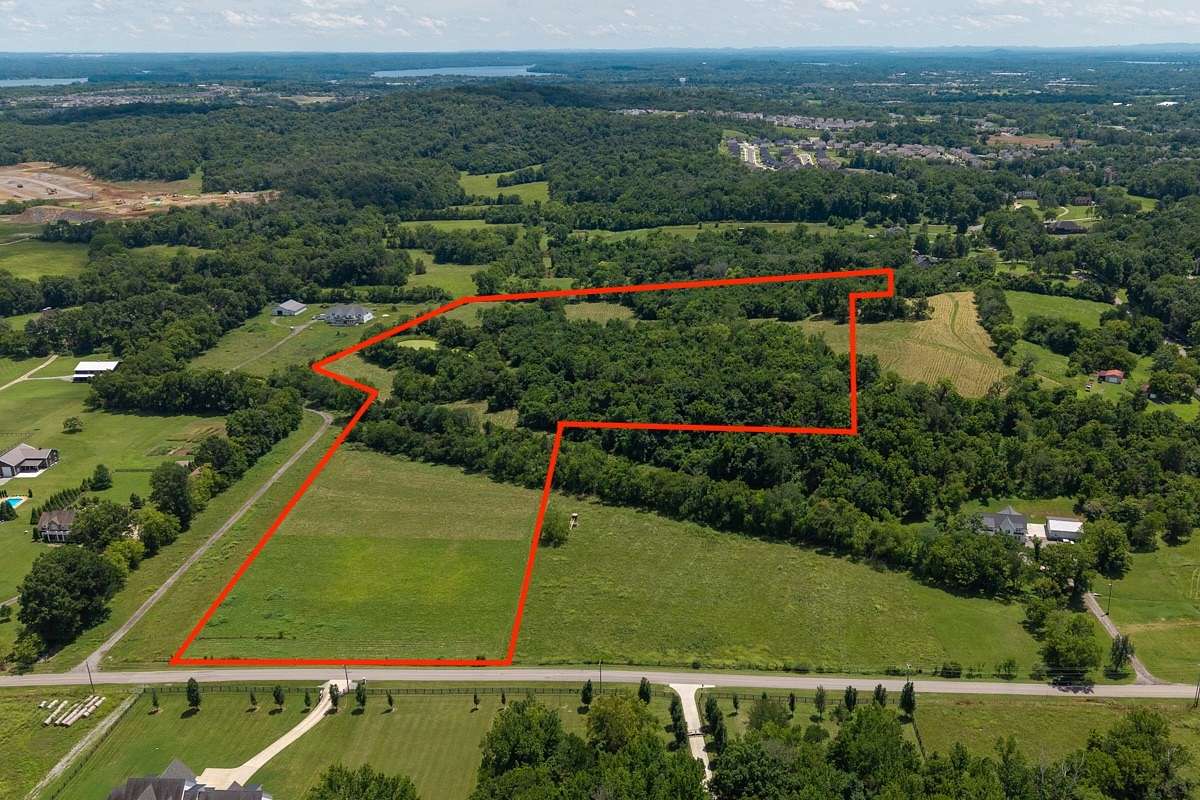 23.7 Acres of Recreational Land for Sale in Hendersonville, Tennessee