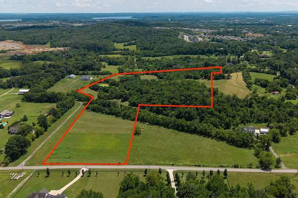 23.7 Acres of Recreational Land for Sale in Hendersonville, Tennessee