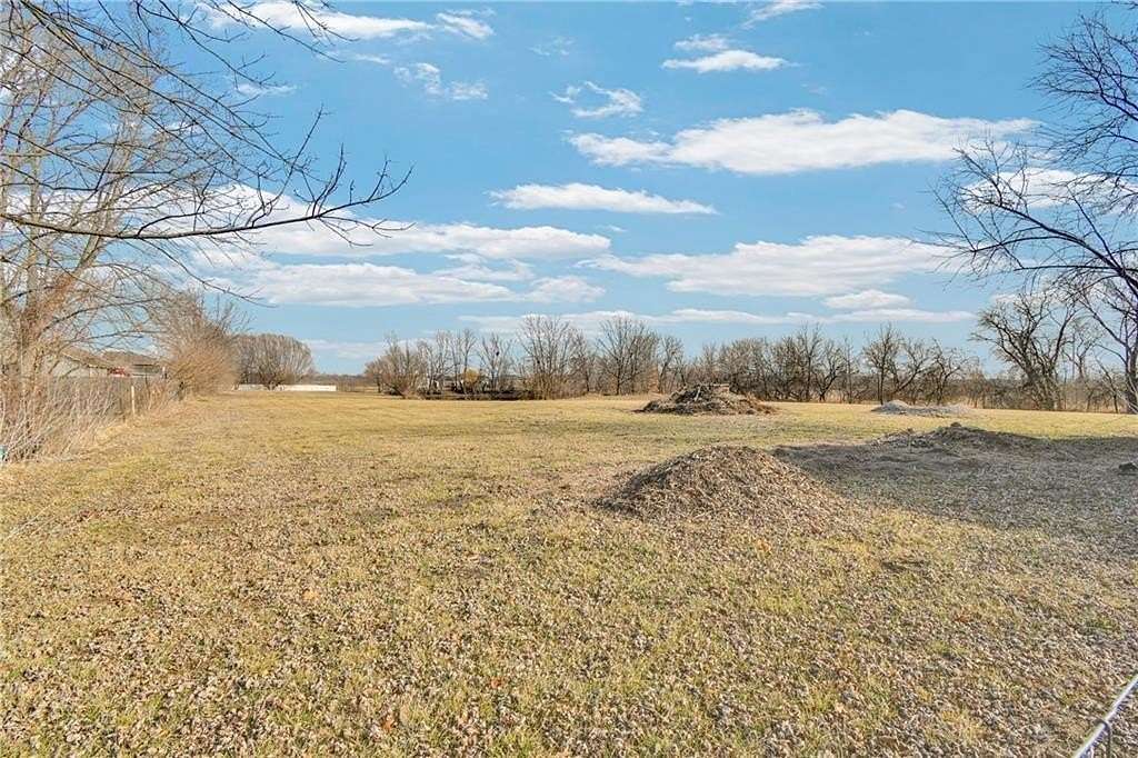8 Acres of Residential Land for Sale in East Lynne, Missouri