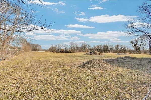 8 Acres of Residential Land for Sale in East Lynne, Missouri