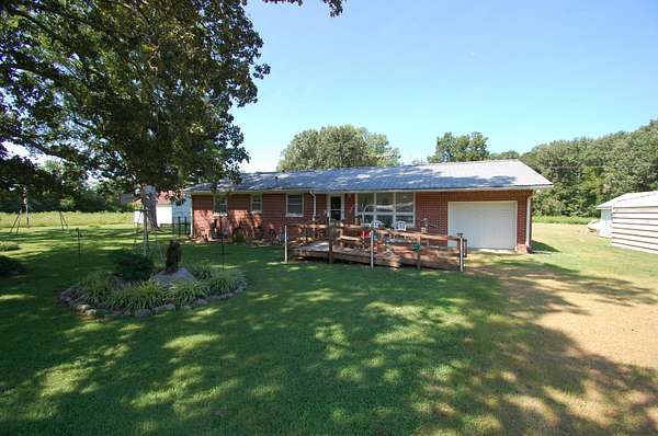 75 Acres of Land with Home for Sale in Paducah, Kentucky