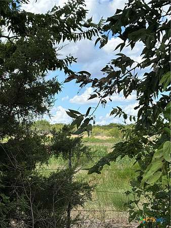 10 Acres of Recreational & Residential Land for Sale in Moody, Texas
