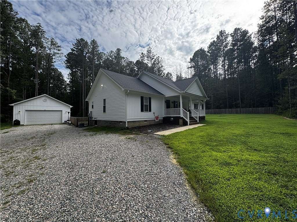 13.4 Acres of Land with Home for Sale in Amelia Court House, Virginia