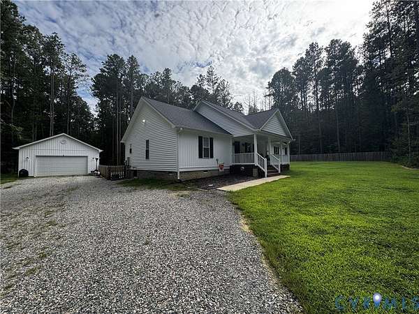 13.4 Acres of Land with Home for Sale in Amelia Court House, Virginia