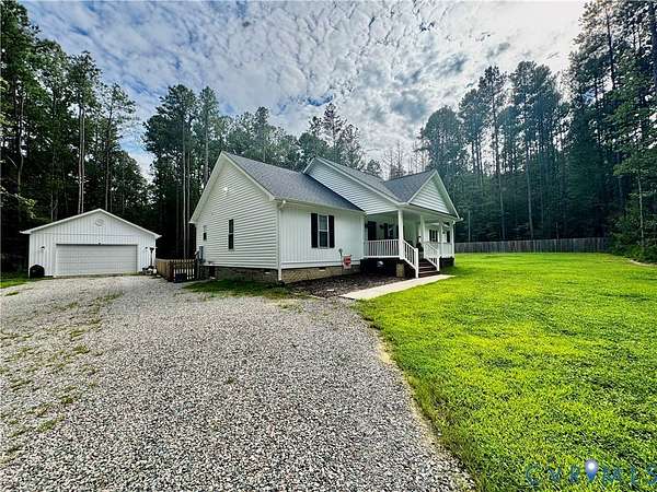 13.4 Acres of Land with Home for Sale in Amelia Court House, Virginia