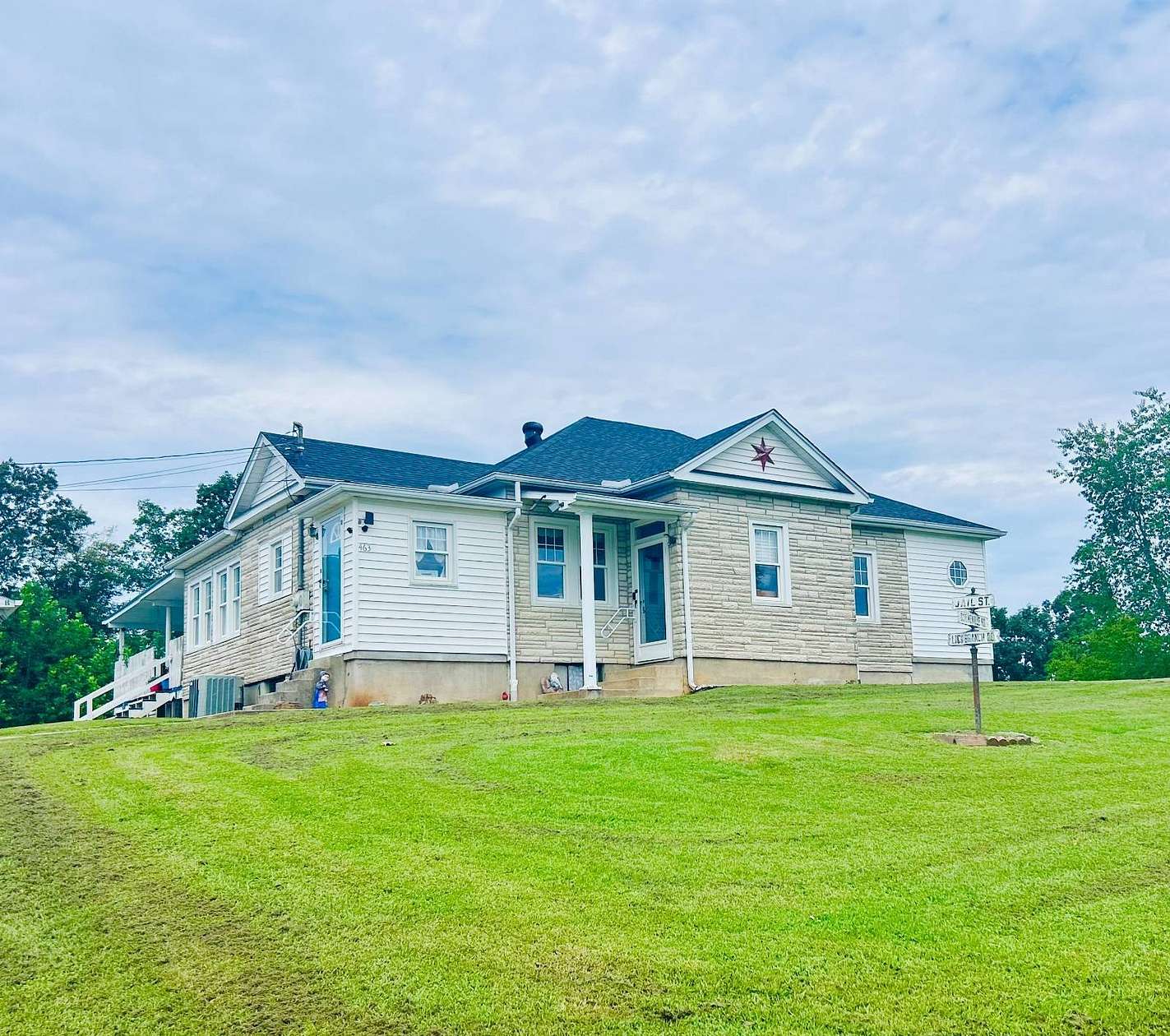 1.5 Acres of Land with Home for Sale in Beattyville, Kentucky