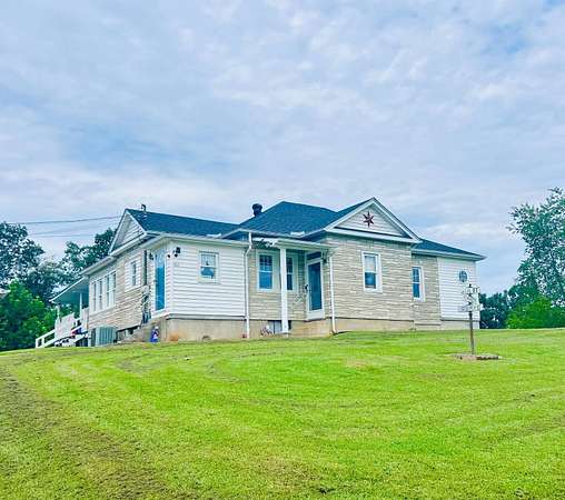 1.5 Acres of Land with Home for Sale in Beattyville, Kentucky