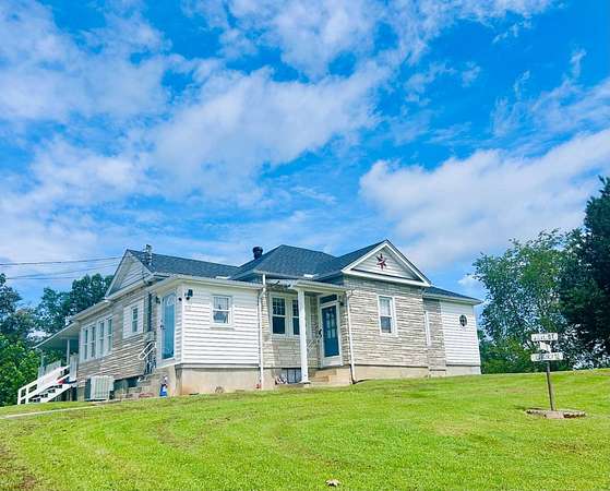 1.5 Acres of Land with Home for Sale in Beattyville, Kentucky