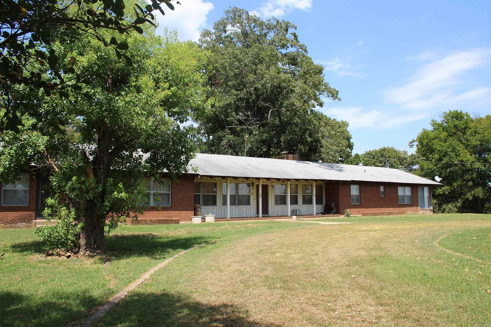 1.65 Acres of Land with Home for Sale in Nashville, Arkansas