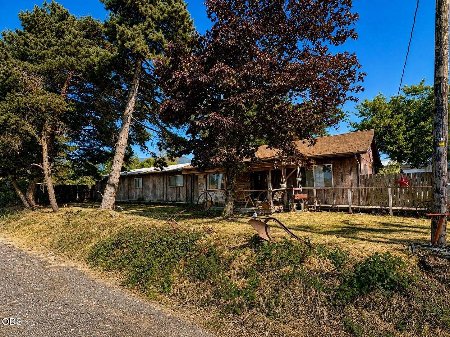 1.76 Acres of Land with Home for Sale in Harrisburg, Oregon