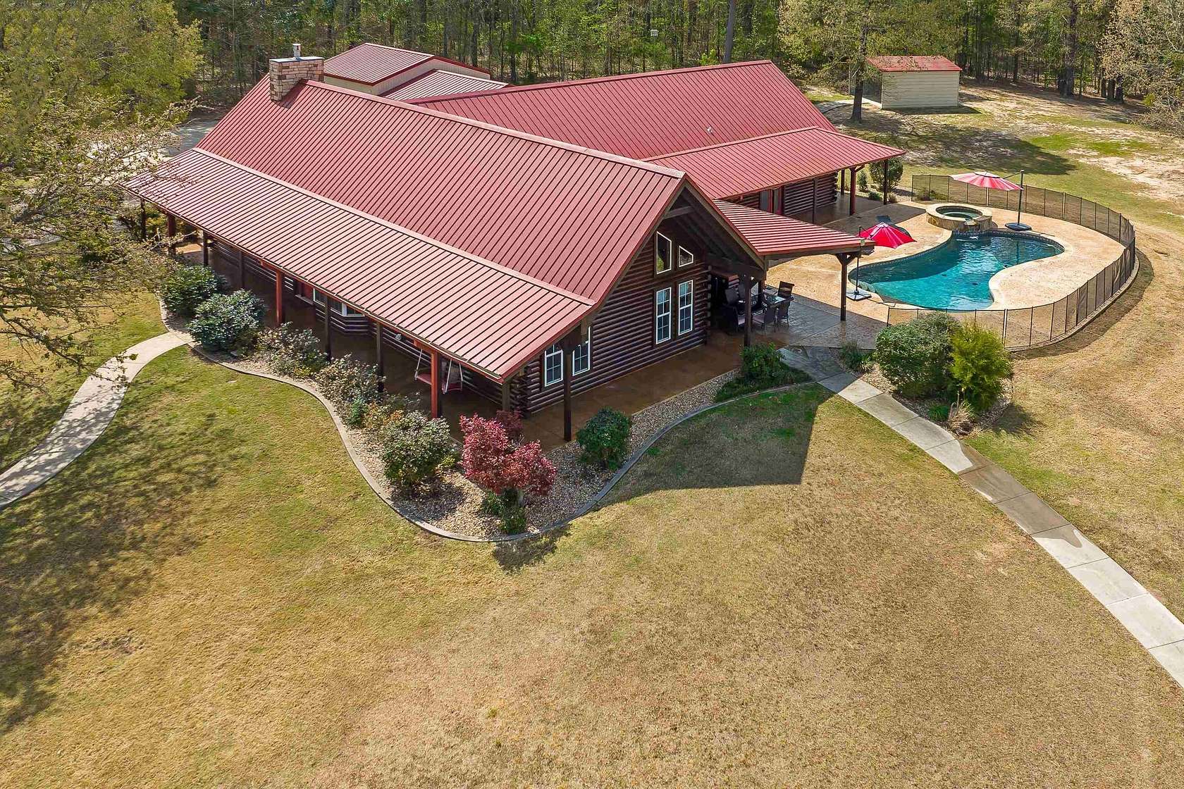 31.5 Acres of Land with Home for Sale in Pittsburg, Texas