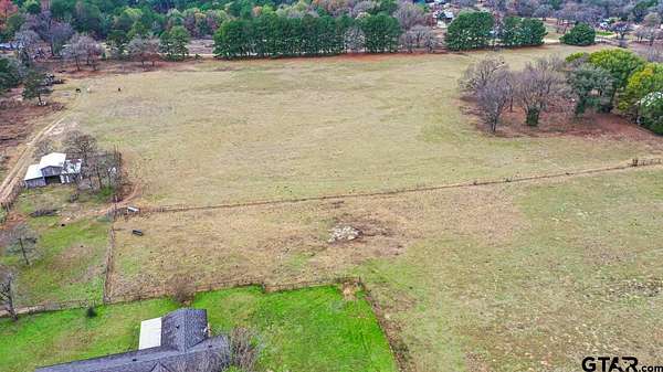 9.83 Acres of Land for Sale in Lindale, Texas