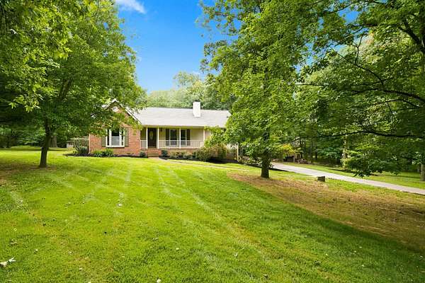 1.82 Acres of Land with Home for Sale in Springfield, Tennessee