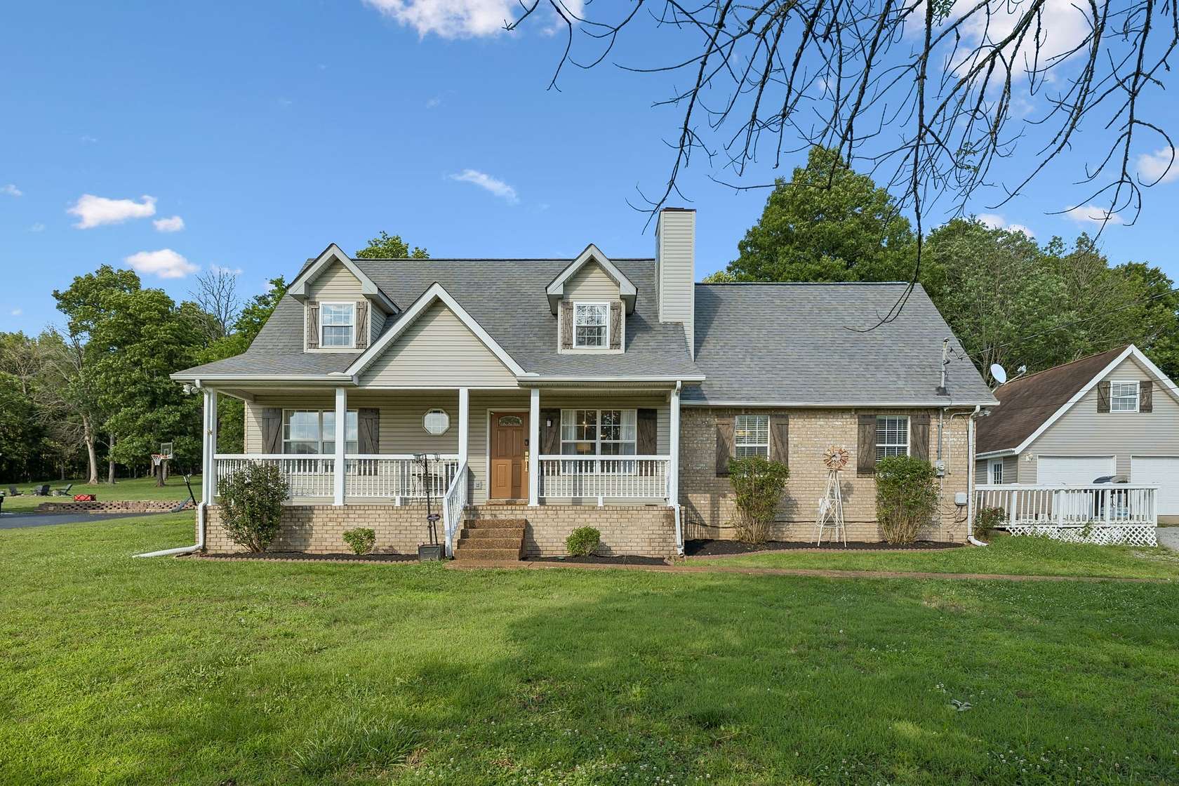 1.52 Acres of Land with Home for Sale in Mount Juliet, Tennessee
