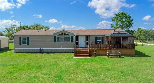 5 Acres of Land with Home for Sale in Morriston, Florida