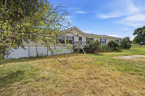 13.8 Acres of Land with Home for Sale in Boyd, Texas