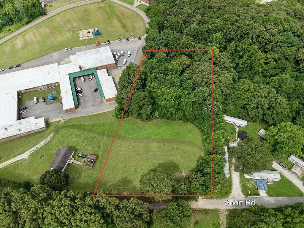 1.4 Acres of Residential Land for Sale in Paris, Tennessee