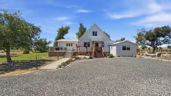 35 Acres of Land with Home for Sale in Loma, Colorado