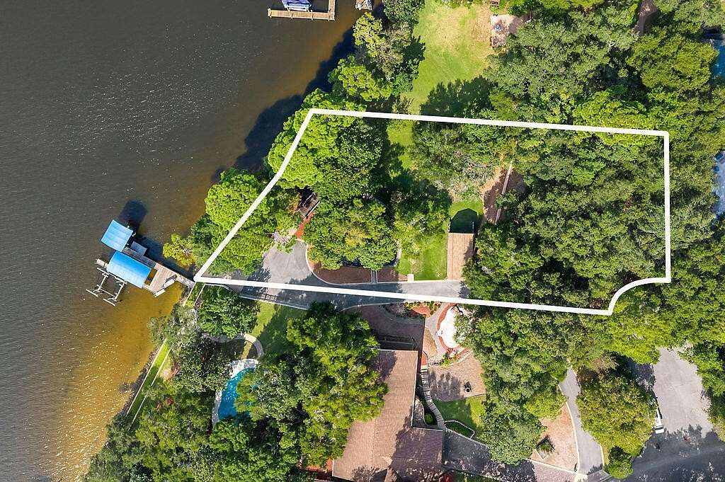0.7 Acres of Residential Land for Sale in Niceville, Florida