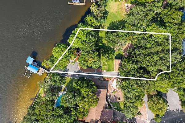 0.7 Acres of Residential Land for Sale in Niceville, Florida