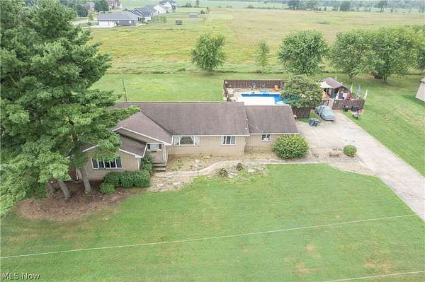 1.67 Acres of Land with Home for Sale in Warren, Ohio