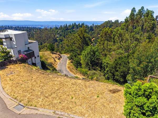 0.13 Acres of Residential Land for Sale in Oakland, California