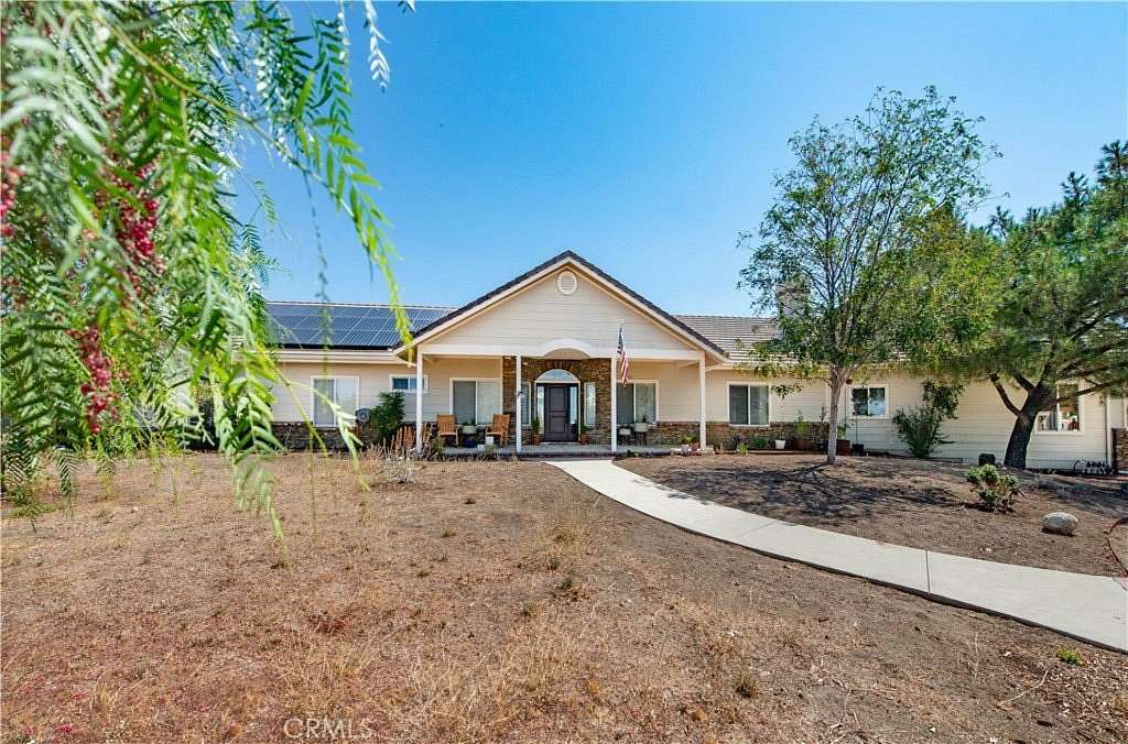 4.73 Acres of Land with Home for Sale in Agua Dulce, California