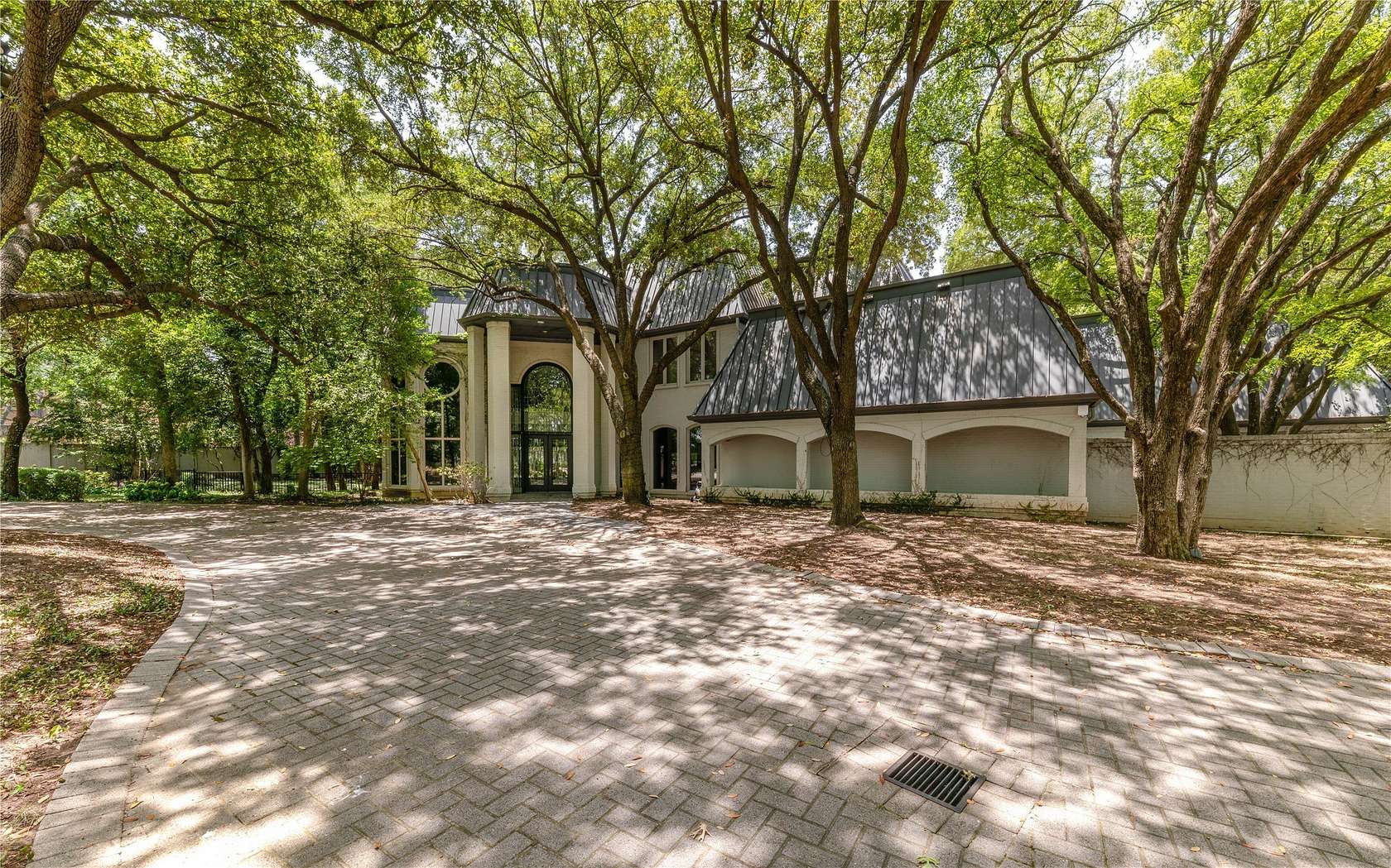 2.88 Acres of Land with Home for Sale in Arlington, Texas