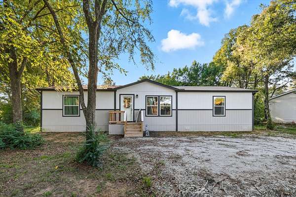 2 Acres of Land with Home for Sale in Whitesboro, Texas