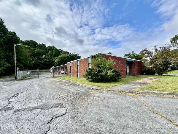 2.19 Acres of Improved Mixed-Use Land for Auction in Harriman, Tennessee