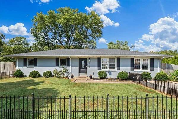 3.3 Acres of Land with Home for Sale in Bowling Green, Kentucky