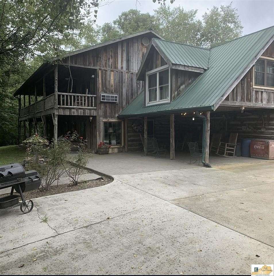 267 Acres of Recreational Land with Home for Sale in Tompkinsville, Kentucky