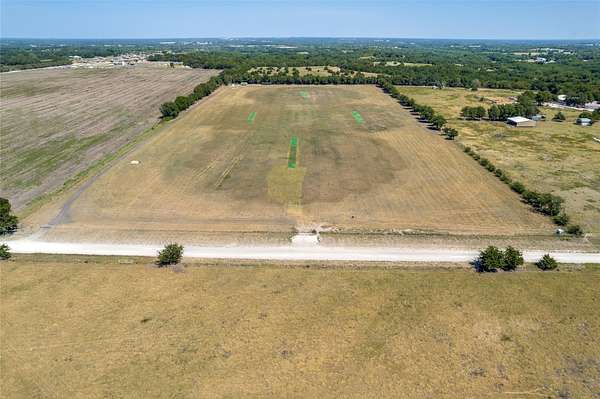 20 Acres of Land for Sale in Trenton, Texas