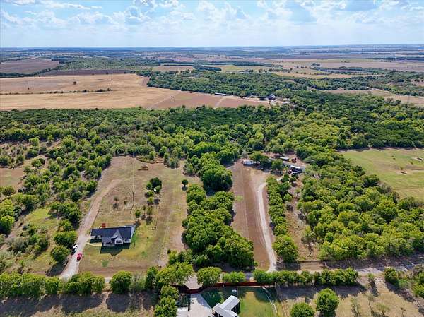 2.2 Acres of Residential Land for Sale in Moody, Texas