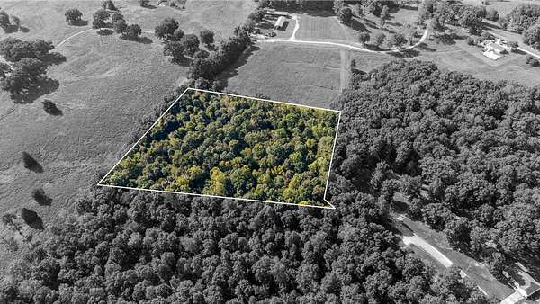 5 Acres of Residential Land for Sale in Lawrenceburg, Tennessee