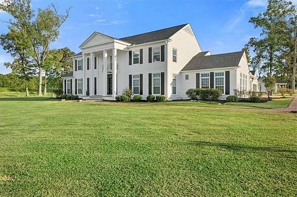 147 Acres of Land with Home for Sale in Forest, Mississippi