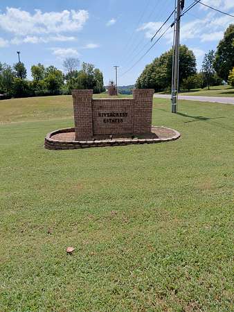 1 Acre of Residential Land for Sale in Castalian Springs, Tennessee