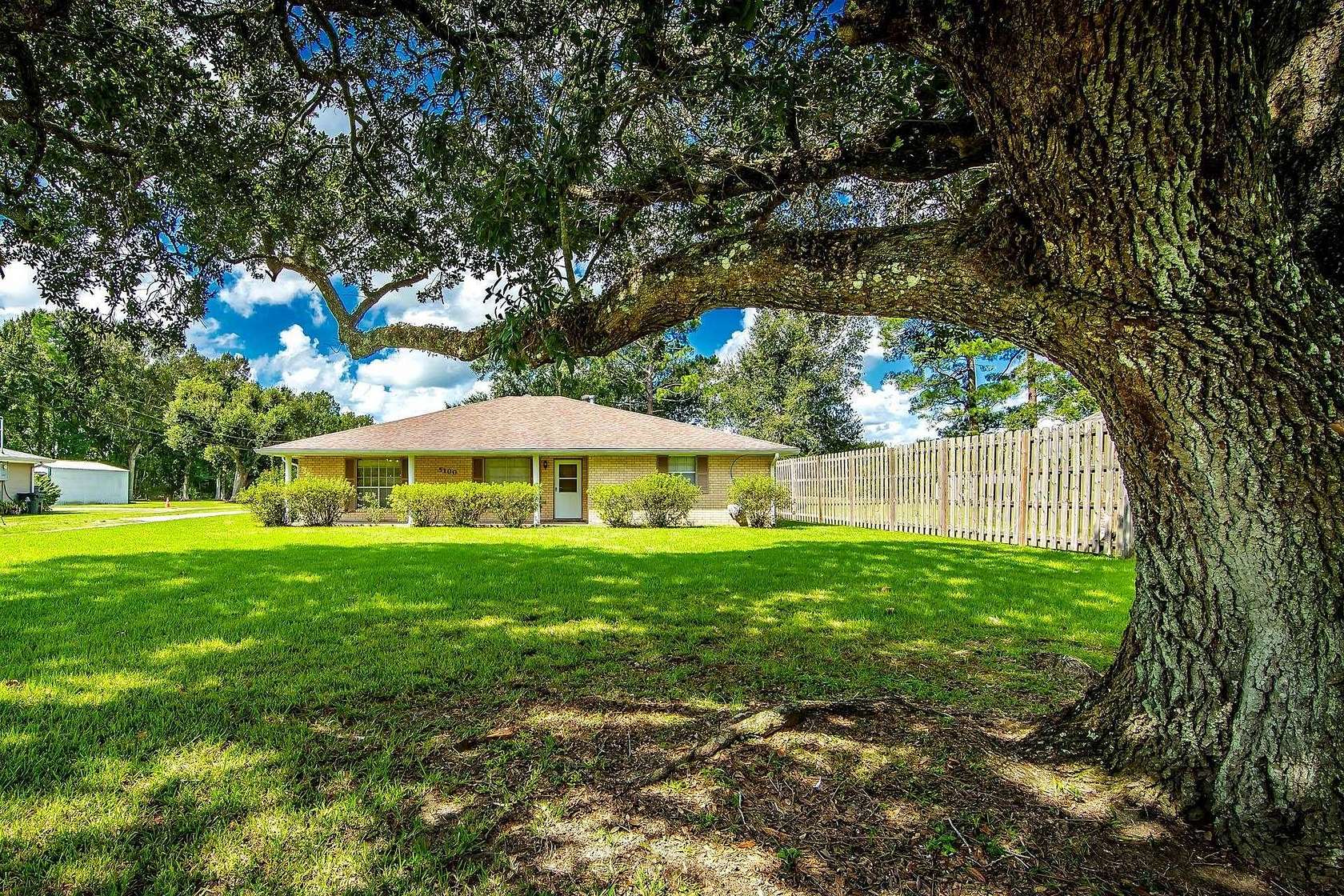 3.62 Acres of Land with Home for Sale in Houma, Louisiana
