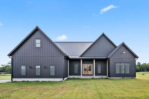 8.43 Acres of Land with Home for Sale in Chillicothe, Ohio