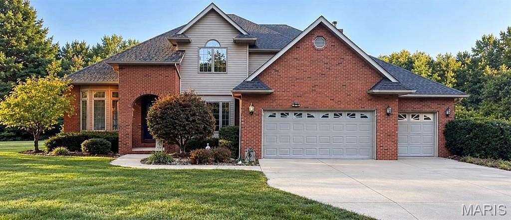 4.3 Acres of Land with Home for Sale in Godfrey, Illinois