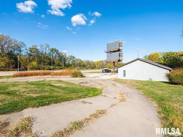 0.88 Acres of Mixed-Use Land for Sale in Peoria, Illinois