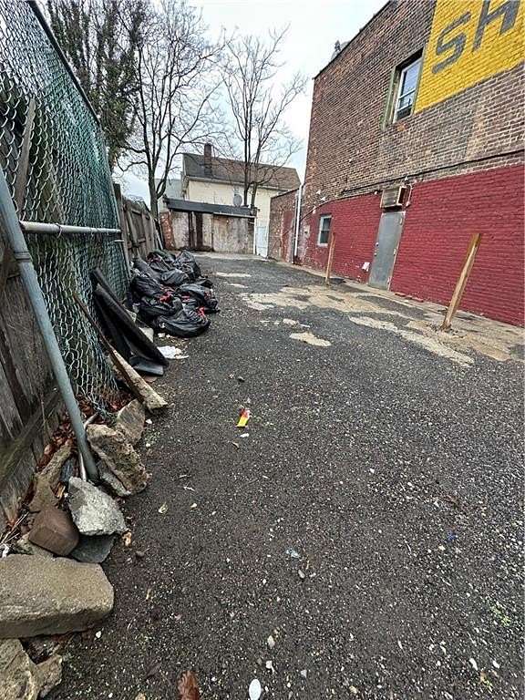 0.05 Acres of Mixed-Use Land for Lease in Brooklyn, New York