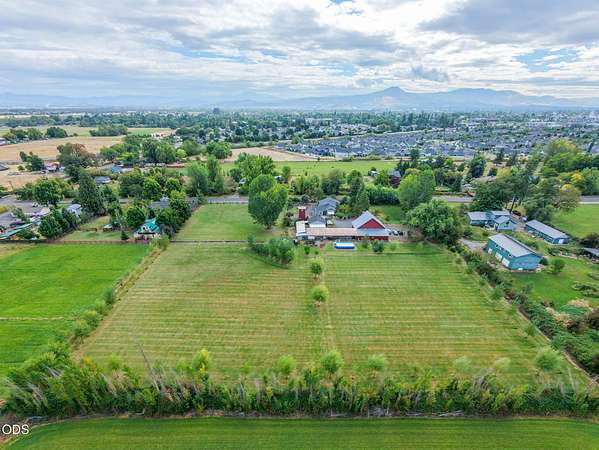 5 Acres of Land with Home for Sale in Central Point, Oregon