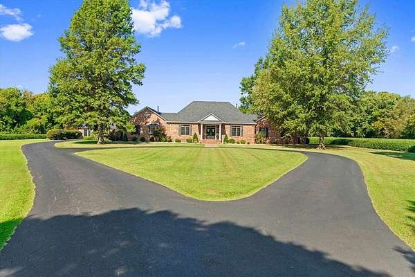 2.25 Acres of Land with Home for Sale in Owensboro, Kentucky